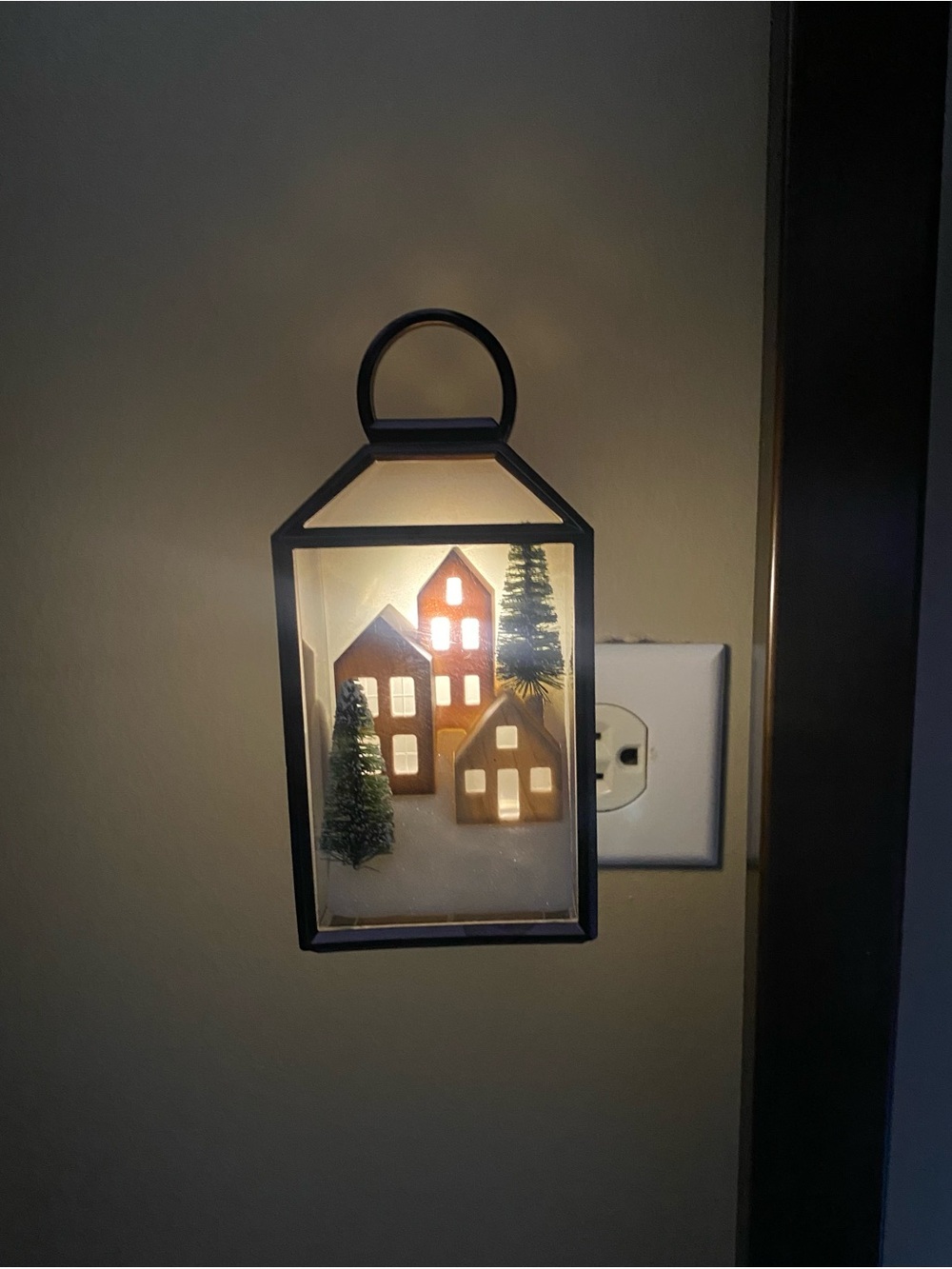 Bath and Body Works Wallflower diffuser winter village scene